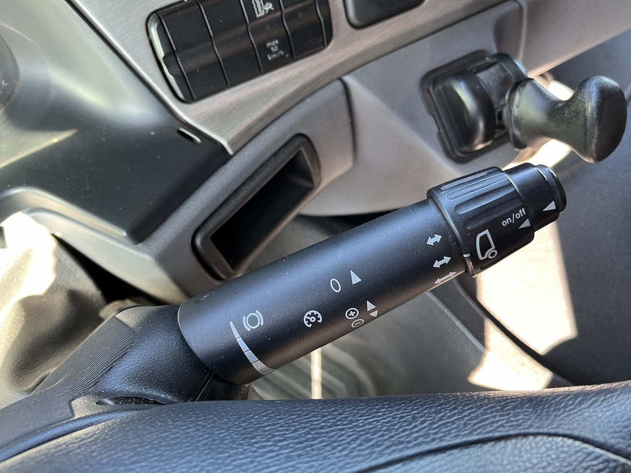 Mercedes-Benz 2541 6x2 Atlas 135.2E Pritsche 8,20 m - Camion à rideaux coulissants, Camion grue: photos 4 Mercedes-Benz 2541 6x2 Atlas 135.2E Pritsche 8,20 m - Camion à rideaux coulissants, Camion grue: photos 4