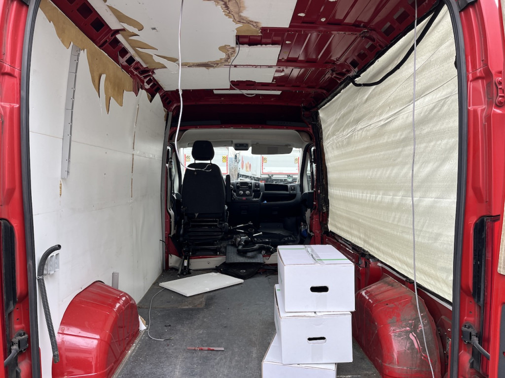 Peugeot Boxer Verkaufsfahrzeug Foodtruck Motorschaden - Fourgon utilitaire: photos 4 Peugeot Boxer Verkaufsfahrzeug Foodtruck Motorschaden - Fourgon utilitaire: photos 4