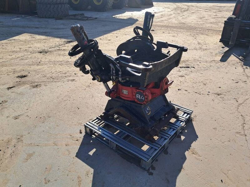 ROTOTILT R4 - Accessoire pour Engins de chantier: photos 1 ROTOTILT R4 - Accessoire pour Engins de chantier: photos 1