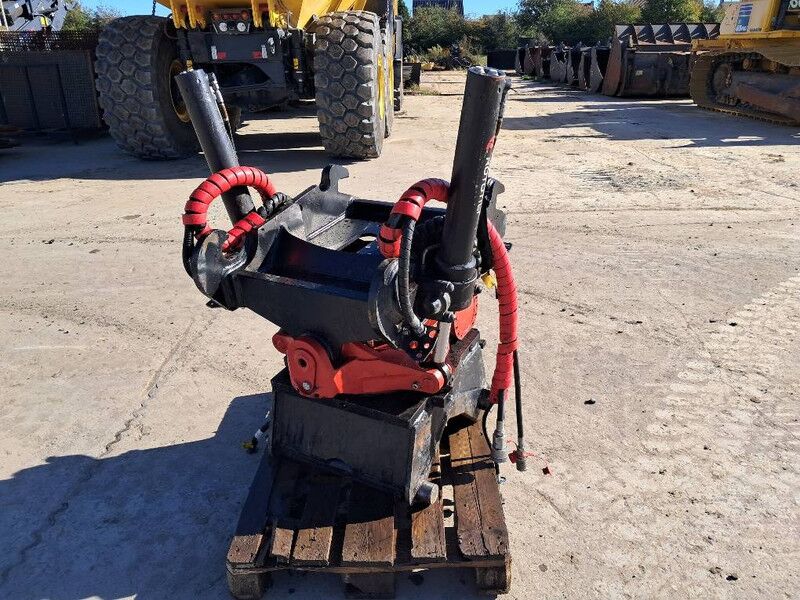 ROTOTILT R5 - Accessoire pour Engins de chantier: photos 1 ROTOTILT R5 - Accessoire pour Engins de chantier: photos 1