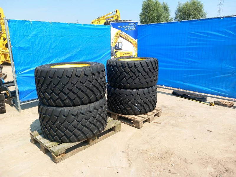 Barkley 500/45R22.5 - Pneus et jantes pour Matériel de manutention: photos 1 Barkley 500/45R22.5 - Pneus et jantes pour Matériel de manutention: photos 1