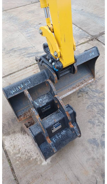 Komatsu PC16R-3HS - Mini pelle: photos 3 Komatsu PC16R-3HS - Mini pelle: photos 3