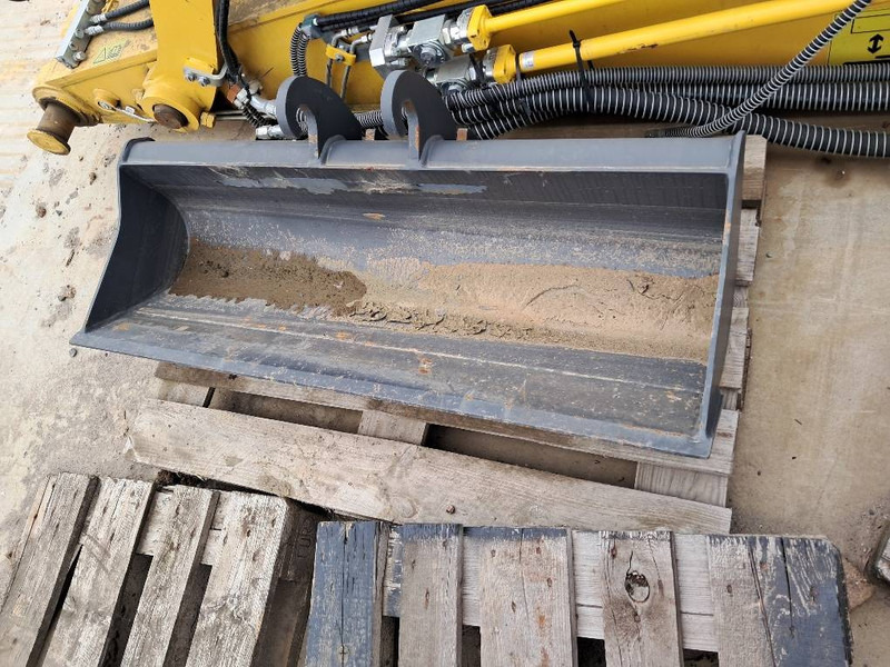 Komatsu PC24MR-5 NEW BUCKET SET + QC - Godet pour Engins de chantier: photos 2 Komatsu PC24MR-5 NEW BUCKET SET + QC - Godet pour Engins de chantier: photos 2