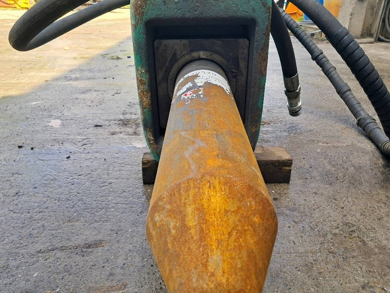 MONTABERT M900 - Marteau hydraulique pour Engins de chantier: photos 4 MONTABERT M900 - Marteau hydraulique pour Engins de chantier: photos 4