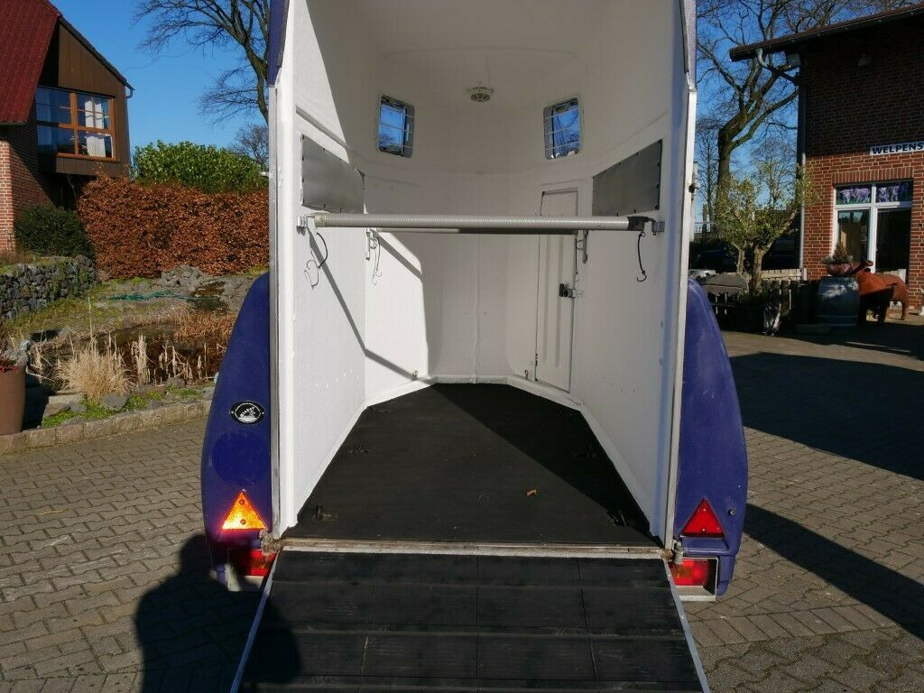 Böckmann 1,5 Pferde Heckklappe schwenkbar Böckmann 1,5 Pferde Heckklappe schwenkbar - Van chevaux: photos 3 Böckmann 1,5 Pferde Heckklappe schwenkbar Böckmann 1,5 Pferde Heckklappe schwenkbar - Van chevaux: photos 3