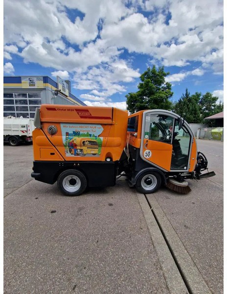 Bucher Kehrmaschine BUCHER-GUYER Kehrmaschine EG 4.500 kg Diesel Topzustand - Balayeuse industrielle: photos 2 Bucher Kehrmaschine BUCHER-GUYER Kehrmaschine EG 4.500 kg Diesel Topzustand - Balayeuse industrielle: photos 2