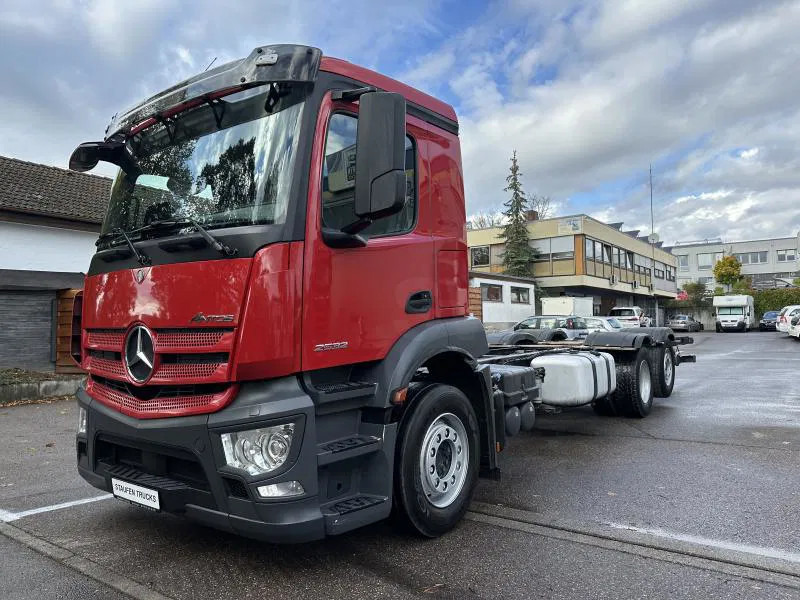 Mercedes-Benz 2532 LL 6x2 LANGES Fahrgestell Intarder Lenkachse - Châssis cabine: photos 1 Mercedes-Benz 2532 LL 6x2 LANGES Fahrgestell Intarder Lenkachse - Châssis cabine: photos 1