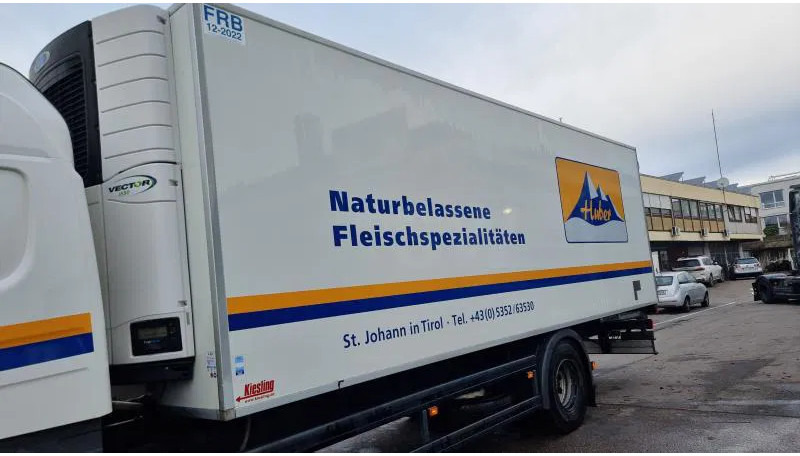 Scania P360 4X2 Fleisch Rohrbahnen Carrier Vector 1550 - Camion frigorifique: photos 2 Scania P360 4X2 Fleisch Rohrbahnen Carrier Vector 1550 - Camion frigorifique: photos 2