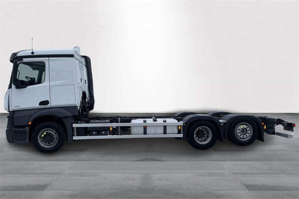 Mercedes-Benz Actros 2551L 6x2 alusta - Châssis cabine: photos 2 Mercedes-Benz Actros 2551L 6x2 alusta - Châssis cabine: photos 2