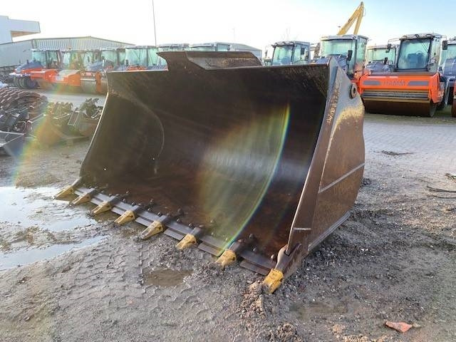 Liebherr (1884) L 586 Schaufel / bucket - Chargeuse sur pneus: photos 5 Liebherr (1884) L 586 Schaufel / bucket - Chargeuse sur pneus: photos 5