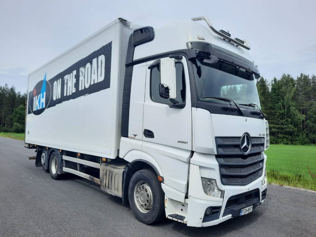 Mercedes-Benz Actros 2551 - Camion fourgon: photos 2 Mercedes-Benz Actros 2551 - Camion fourgon: photos 2
