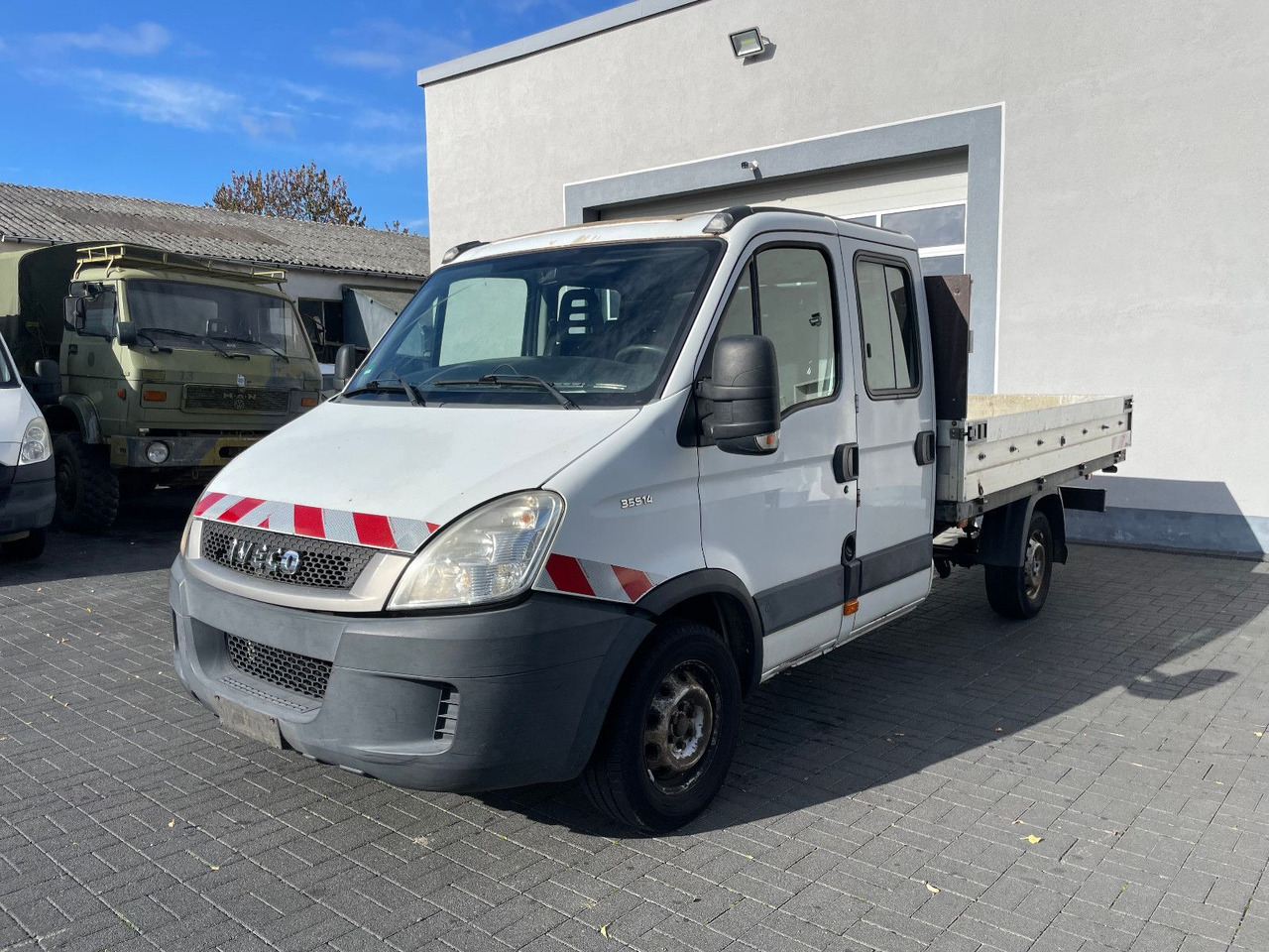 Iveco Daily 35S14 Pritsche, DoKa, Klima - Fourgon plateau, Utilitaire double cabine: photos 1 Iveco Daily 35S14 Pritsche, DoKa, Klima - Fourgon plateau, Utilitaire double cabine: photos 1