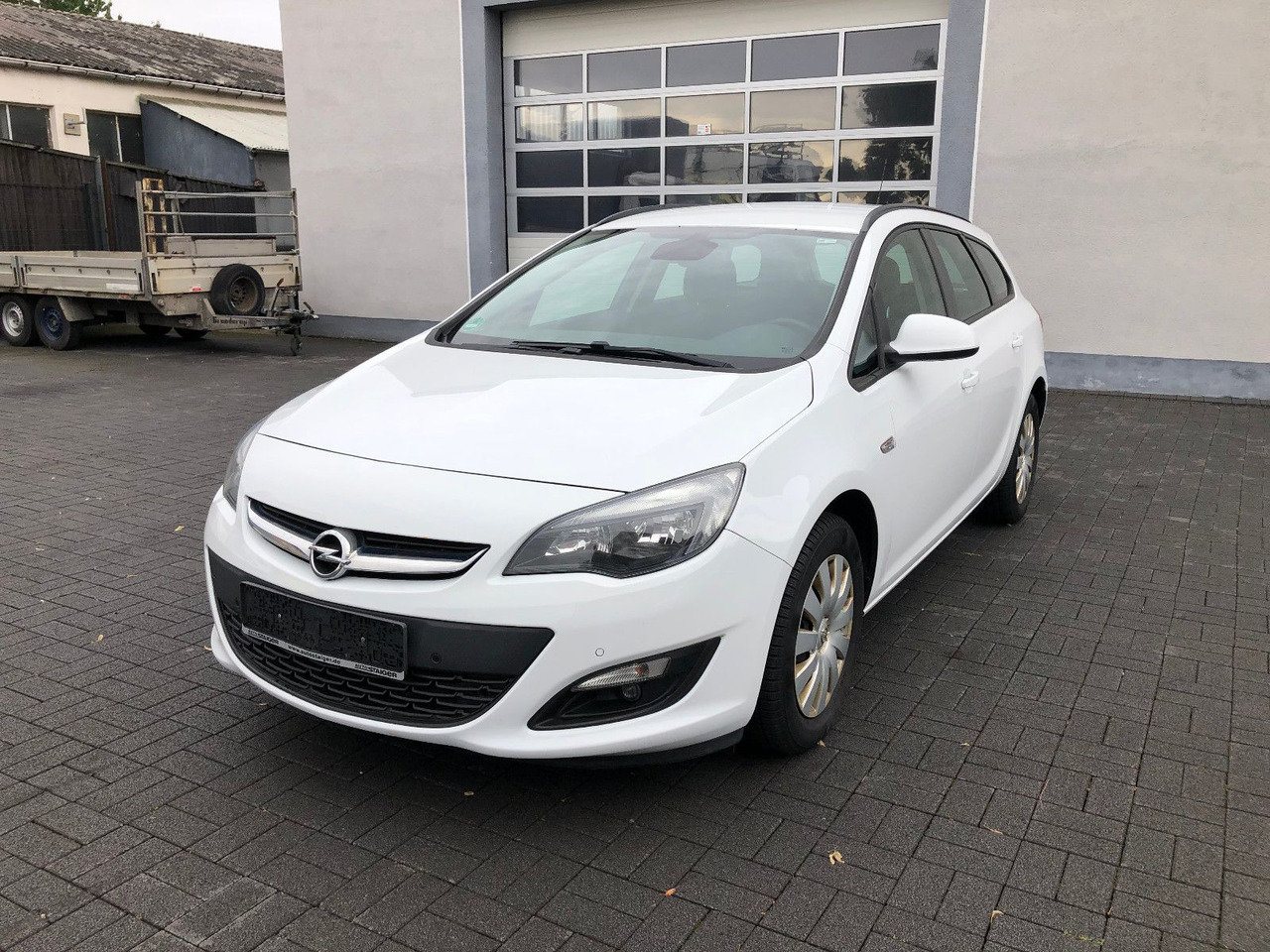 Opel Astra J 1.6 CDTi Sports Tourer Edition - Voiture break: photos 1 Opel Astra J 1.6 CDTi Sports Tourer Edition - Voiture break: photos 1
