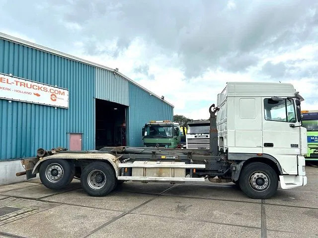 DAF 95.480 XF SPACECAB 6x2 WITH HOOK-ARM SYSTEM (EURO 3 / ZF16 MANUAL GEARBOX / ZF-INTARDER / STEEL-/AIR SUSPENSION / AIRCONDITIONIN - Camion ampliroll: photos 4 DAF 95.480 XF SPACECAB 6x2 WITH HOOK-ARM SYSTEM (EURO 3 / ZF16 MANUAL GEARBOX / ZF-INTARDER / STEEL-/AIR SUSPENSION / AIRCONDITIONIN - Camion ampliroll: photos 4
