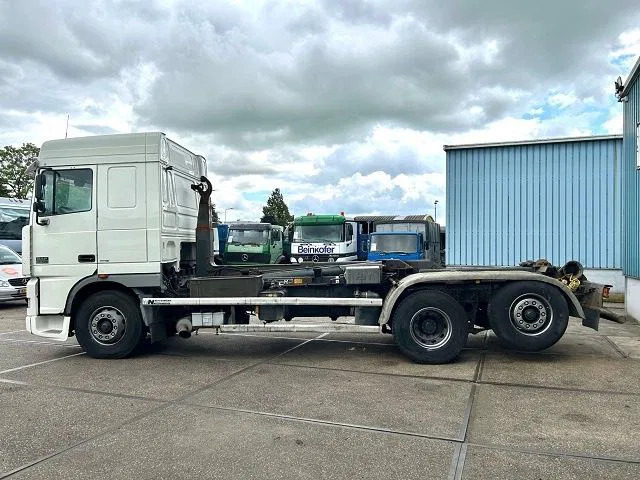 DAF 95.480 XF SPACECAB 6x2 WITH HOOK-ARM SYSTEM (EURO 3 / ZF16 MANUAL GEARBOX / ZF-INTARDER / STEEL-/AIR SUSPENSION / AIRCONDITIONIN - Camion ampliroll: photos 5 DAF 95.480 XF SPACECAB 6x2 WITH HOOK-ARM SYSTEM (EURO 3 / ZF16 MANUAL GEARBOX / ZF-INTARDER / STEEL-/AIR SUSPENSION / AIRCONDITIONIN - Camion ampliroll: photos 5