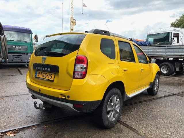 Dacia Duster 1.5DCI 4x4 MINI MPV (6 GEARS MANUAL GEARBOX / AIRCONDITIONING / CRUISE CONTROL / ETC.) - Voiture: photos 3 Dacia Duster 1.5DCI 4x4 MINI MPV (6 GEARS MANUAL GEARBOX / AIRCONDITIONING / CRUISE CONTROL / ETC.) - Voiture: photos 3