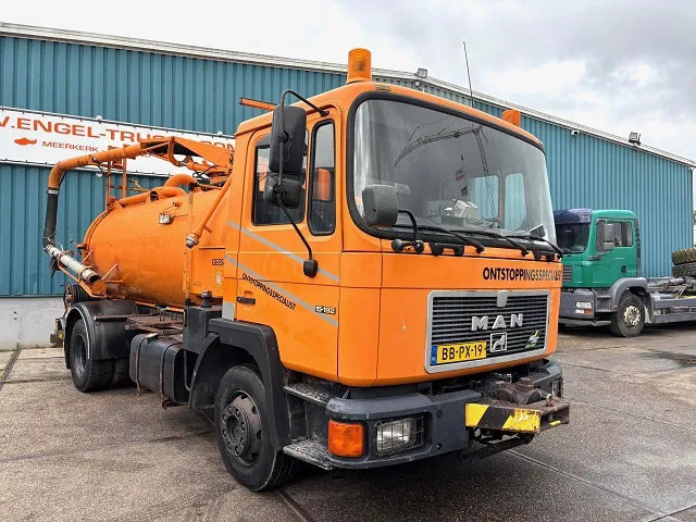 MAN F 15.192 (6-CILINDER) WITH GEESINK VACUUM TANK (MANUAL GEARBOX / P.T.O.) ORIGINAL DUTCH TRUCK - Camion hydrocureur: photos 2 MAN F 15.192 (6-CILINDER) WITH GEESINK VACUUM TANK (MANUAL GEARBOX / P.T.O.) ORIGINAL DUTCH TRUCK - Camion hydrocureur: photos 2