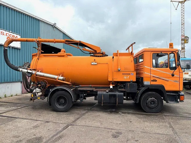 MAN F 15.192 (6-CILINDER) WITH GEESINK VACUUM TANK (MANUAL GEARBOX / P.T.O.) ORIGINAL DUTCH TRUCK - Camion hydrocureur: photos 4 MAN F 15.192 (6-CILINDER) WITH GEESINK VACUUM TANK (MANUAL GEARBOX / P.T.O.) ORIGINAL DUTCH TRUCK - Camion hydrocureur: photos 4