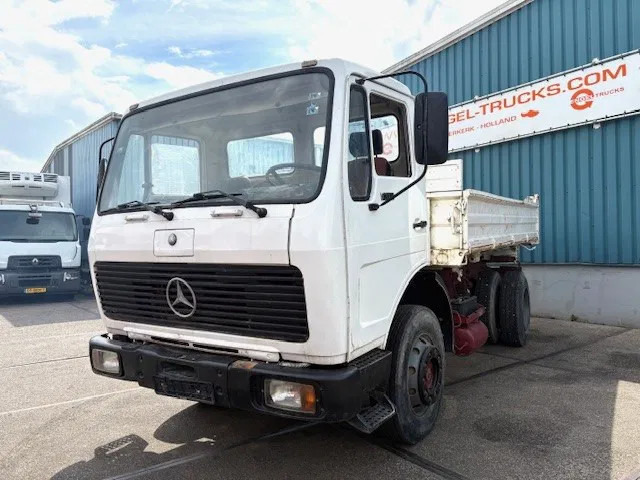 Mercedes-Benz LK 1317 (6-CILINDER) 4x2 3-WAY MEILLER KIPPER (MANUAL GEARBOX / FULL STEEL SUSPENSION / P.T.O.) - Camion benne: photos 1 Mercedes-Benz LK 1317 (6-CILINDER) 4x2 3-WAY MEILLER KIPPER (MANUAL GEARBOX / FULL STEEL SUSPENSION / P.T.O.) - Camion benne: photos 1