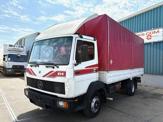 Mercedes-Benz LK 814 K 6-CILINDER FULL STEEL WITH TENT BOX / CATTLE BOX (MANUAL GEARBOX / FULL STEEL SUSPENSION) - Camion à rideaux coulissants: photos 1 Mercedes-Benz LK 814 K 6-CILINDER FULL STEEL WITH TENT BOX / CATTLE BOX (MANUAL GEARBOX / FULL STEEL SUSPENSION) - Camion à rideaux coulissants: photos 1