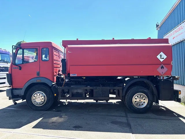 Mercedes-Benz SK 1726 (ORIGINAL GERMAN) 13.500 LITER TANK TRUCK (ZF16 MANUAL GEARBOX / FULL STEEL SUSPENSION / REDUCTION AXLE / ANALOG COUNTER - Camion citerne: photos 5 Mercedes-Benz SK 1726 (ORIGINAL GERMAN) 13.500 LITER TANK TRUCK (ZF16 MANUAL GEARBOX / FULL STEEL SUSPENSION / REDUCTION AXLE / ANALOG COUNTER - Camion citerne: photos 5
