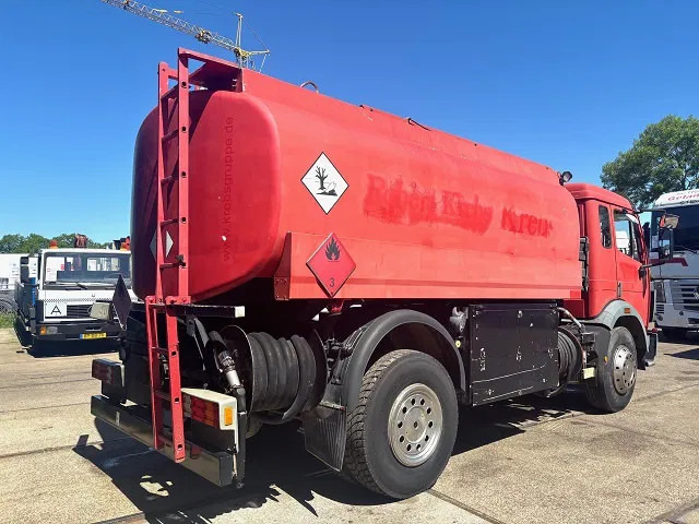 Mercedes-Benz SK 1726 (ORIGINAL GERMAN) 13.500 LITER TANK TRUCK (ZF16 MANUAL GEARBOX / FULL STEEL SUSPENSION / REDUCTION AXLE / ANALOG COUNTER - Camion citerne: photos 3 Mercedes-Benz SK 1726 (ORIGINAL GERMAN) 13.500 LITER TANK TRUCK (ZF16 MANUAL GEARBOX / FULL STEEL SUSPENSION / REDUCTION AXLE / ANALOG COUNTER - Camion citerne: photos 3