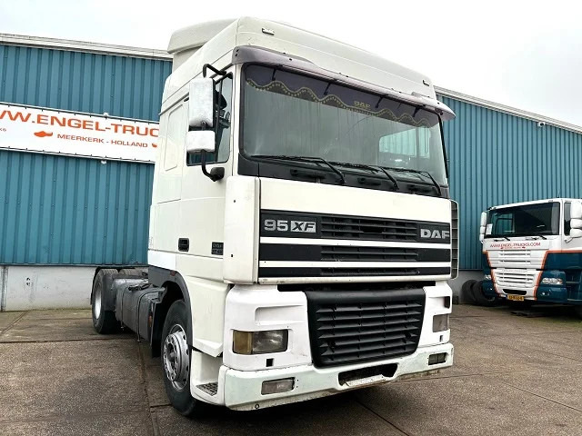 DAF 95.380 XF SPACECAB (EURO 2 (MECHANICAL PUMP & INJECTORS) / ZF16 MANUAL GEARBOX / AIRCONDITIONING) - Tracteur routier: photos 2 DAF 95.380 XF SPACECAB (EURO 2 (MECHANICAL PUMP & INJECTORS) / ZF16 MANUAL GEARBOX / AIRCONDITIONING) - Tracteur routier: photos 2