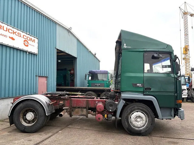 Renault R385 Major (2 CULASSE / LAMES / GRAND PONT / 2 CILINDER HEADS / STEEL SUSPENSION / REDUCTION AXLE) - Tracteur routier: photos 4 Renault R385 Major (2 CULASSE / LAMES / GRAND PONT / 2 CILINDER HEADS / STEEL SUSPENSION / REDUCTION AXLE) - Tracteur routier: photos 4