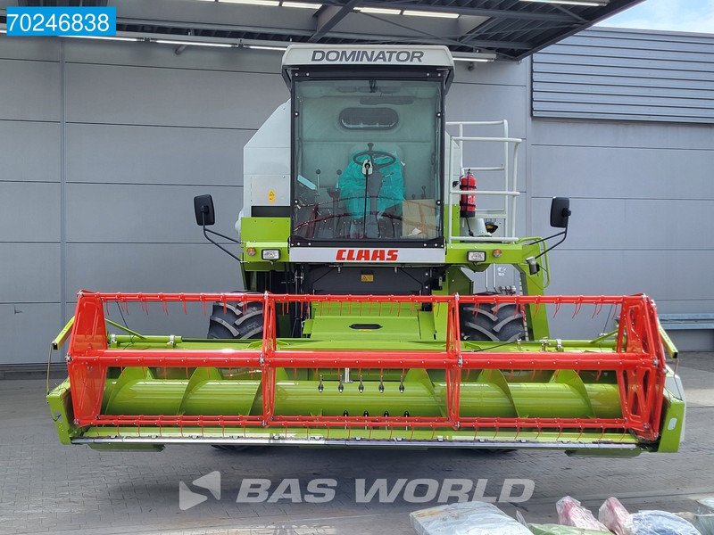 Claas Dominator 130 Dominator 130 4X2 4Mtr HEADER - PERKINS TIER 3 - Moissonneuse-batteuse: photos 3 Claas Dominator 130 Dominator 130 4X2 4Mtr HEADER - PERKINS TIER 3 - Moissonneuse-batteuse: photos 3