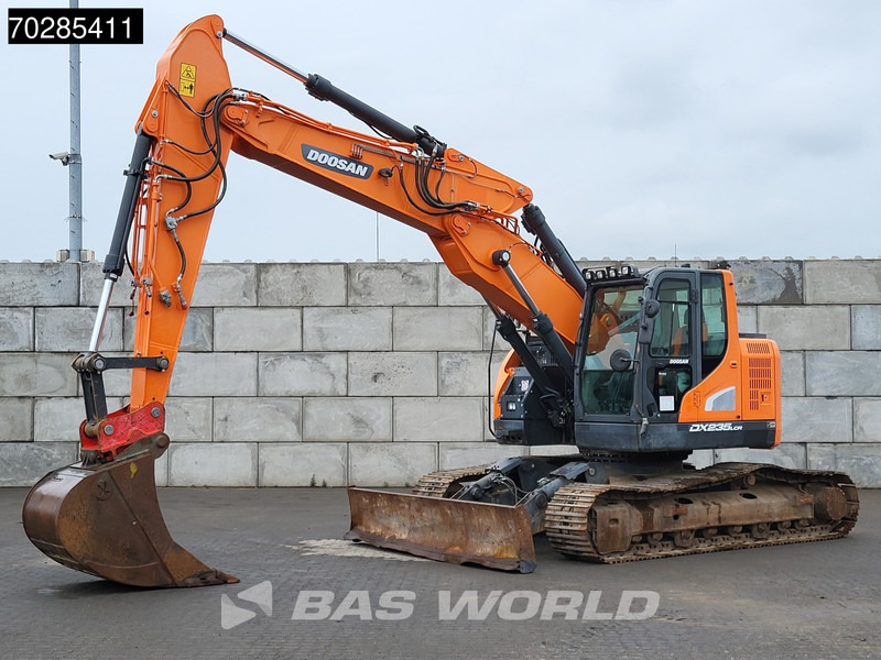 Doosan DX235 LCR-5 BLADE - 2 BUCKETS - GERMAN MACHINE - Pelle sur chenille: photos 2 Doosan DX235 LCR-5 BLADE - 2 BUCKETS - GERMAN MACHINE - Pelle sur chenille: photos 2