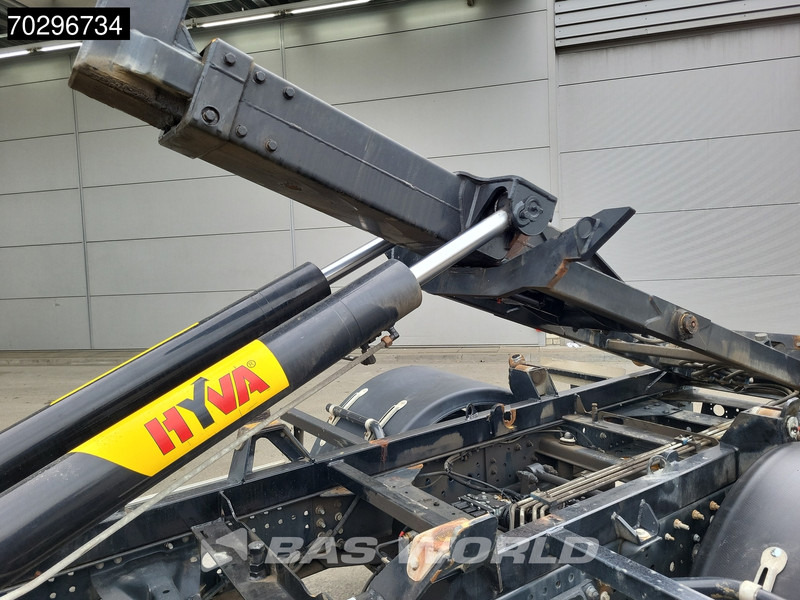 Camion ampliroll Iveco Eurocargo 120-220 4X2 12tonner HYVA 06-37-S Hooklift Manual ACC Euro 6: photos 16