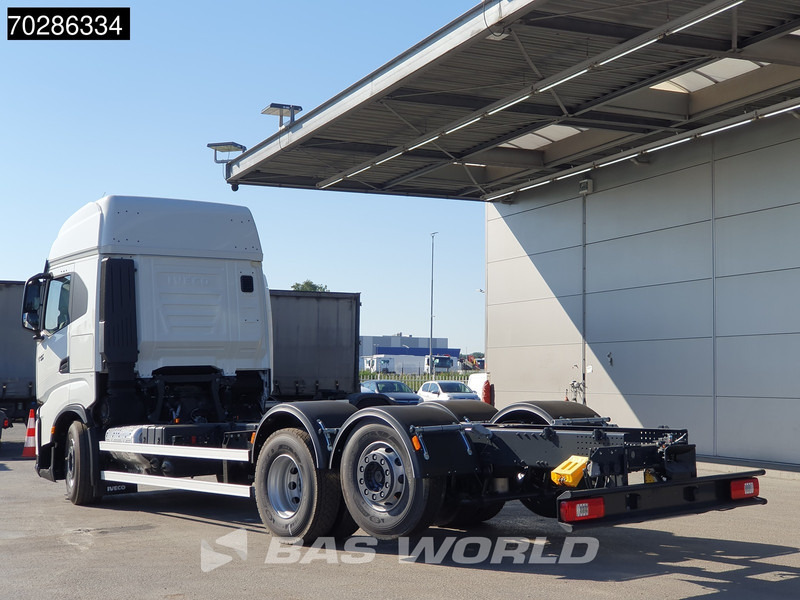 Iveco S-Way 490 6X2 NEW chassis! Retarder Lift+lenkasche PTO preparation LED Navi ACC Euro 6 - Châssis cabine: photos 2 Iveco S-Way 490 6X2 NEW chassis! Retarder Lift+lenkasche PTO preparation LED Navi ACC Euro 6 - Châssis cabine: photos 2