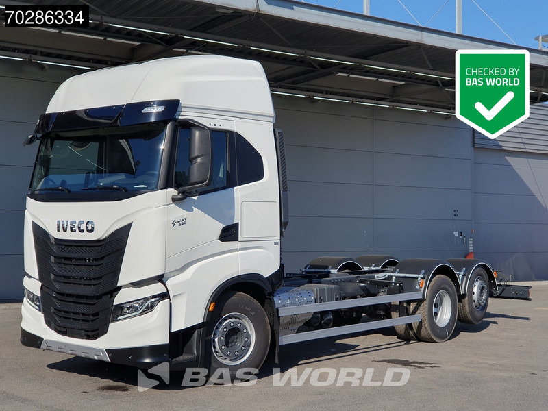 Iveco S-Way 490 6X2 NEW chassis! Retarder Lift+lenkasche PTO preparation LED Navi ACC Euro 6 - Châssis cabine: photos 1 Iveco S-Way 490 6X2 NEW chassis! Retarder Lift+lenkasche PTO preparation LED Navi ACC Euro 6 - Châssis cabine: photos 1