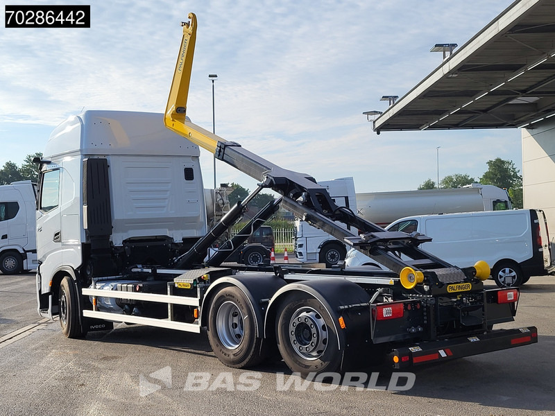Iveco X-Way 580 6X2 NEW Palfinger PHT20SLD5 Hooklift Lift+steering Axle Automatic Navi ACC LED - Camion ampliroll: photos 2 Iveco X-Way 580 6X2 NEW Palfinger PHT20SLD5 Hooklift Lift+steering Axle Automatic Navi ACC LED - Camion ampliroll: photos 2
