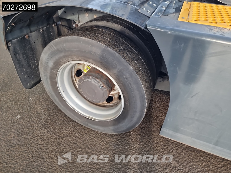 Kalmar T2 4X2 Big-Axle Drumbrakes Hydraulik Hebesattel - Tracteur portuaire: photos 5 Kalmar T2 4X2 Big-Axle Drumbrakes Hydraulik Hebesattel - Tracteur portuaire: photos 5