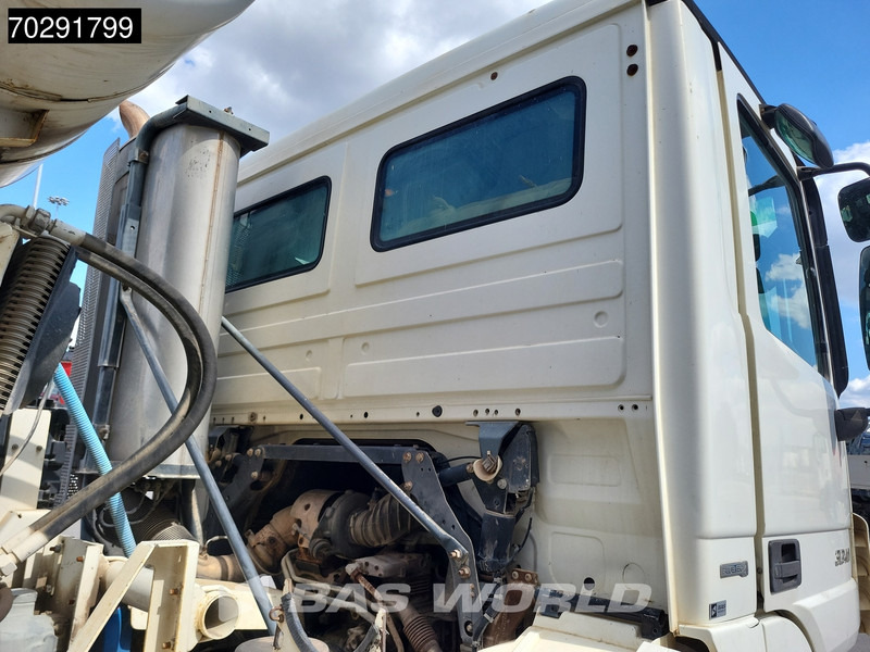 Mercedes-Benz Actros 3241 8X4 9m3 Schwing Stetter Retarder Big-Axle Steelsuspension 3-Pedals Euro 4 - Camion malaxeur: photos 5 Mercedes-Benz Actros 3241 8X4 9m3 Schwing Stetter Retarder Big-Axle Steelsuspension 3-Pedals Euro 4 - Camion malaxeur: photos 5
