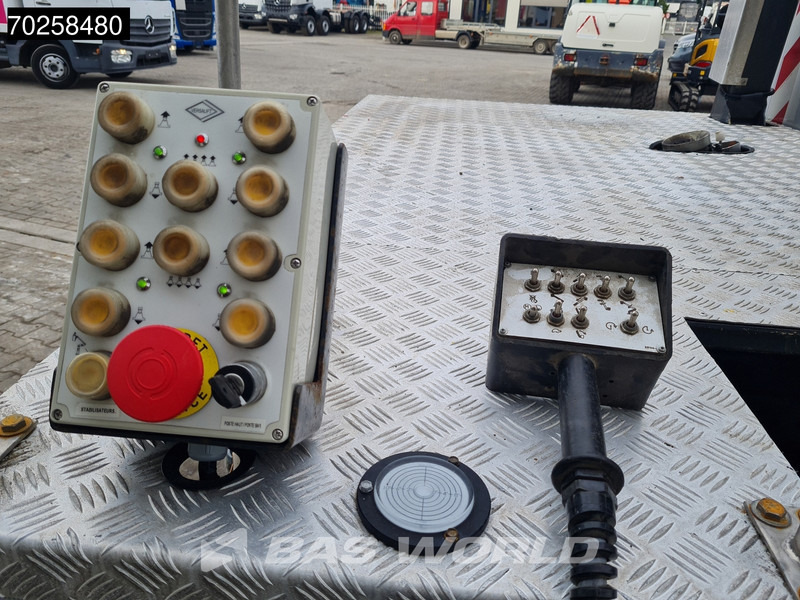 Camion grue Mercedes-Benz Antos 1830 4X2 Hubarbeitsbühne 14.70m Time France VST 248 NF Navi Euro 6: photos 15 Camion grue Mercedes-Benz Antos 1830 4X2 Hubarbeitsbühne 14.70m Time France VST 248 NF Navi Euro 6: photos 15