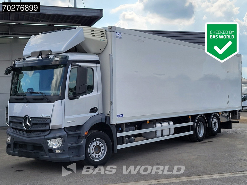 Mercedes-Benz Antos 2535 6X2 Lumikko L7 cooler ladebordwand Lift+Lenkachse Euro 6 - Camion frigorifique: photos 1 Mercedes-Benz Antos 2535 6X2 Lumikko L7 cooler ladebordwand Lift+Lenkachse Euro 6 - Camion frigorifique: photos 1