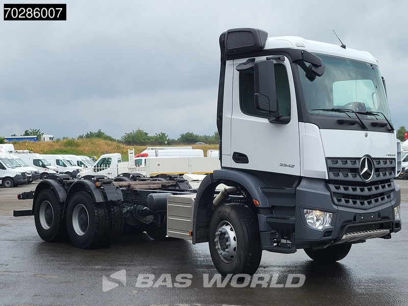 Mercedes-Benz Arocs 3342 6X4 NEW 6x4 chassis Big-Axle Automatic Steel suspension Euro 3 - Châssis cabine: photos 3 Mercedes-Benz Arocs 3342 6X4 NEW 6x4 chassis Big-Axle Automatic Steel suspension Euro 3 - Châssis cabine: photos 3