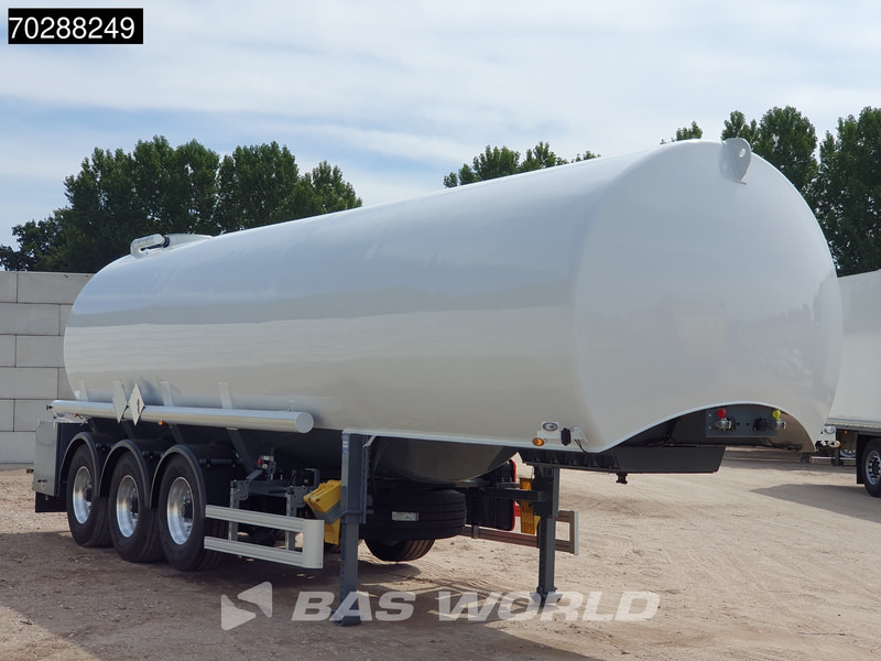 Tanker Solutions CLP-36/1 New! 36.000 L Fuel Tank Liftachse - Semi-remorque citerne: photos 3 Tanker Solutions CLP-36/1 New! 36.000 L Fuel Tank Liftachse - Semi-remorque citerne: photos 3