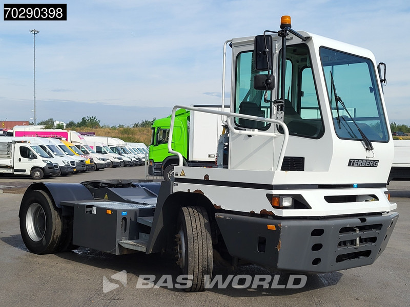 Terberg YT222 4X2 NL-Truck EPA Big-Axle Hebesattel - Tracteur portuaire: photos 3 Terberg YT222 4X2 NL-Truck EPA Big-Axle Hebesattel - Tracteur portuaire: photos 3