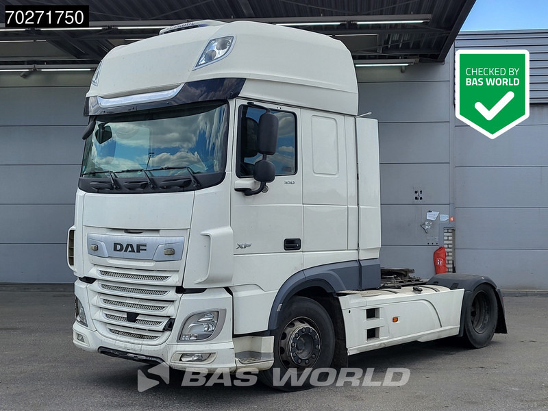 DAF XF 530 4X2 BROKEN ENGINE! Retarder Standklima ACC Euro 6 - Tracteur routier: photos 1 DAF XF 530 4X2 BROKEN ENGINE! Retarder Standklima ACC Euro 6 - Tracteur routier: photos 1