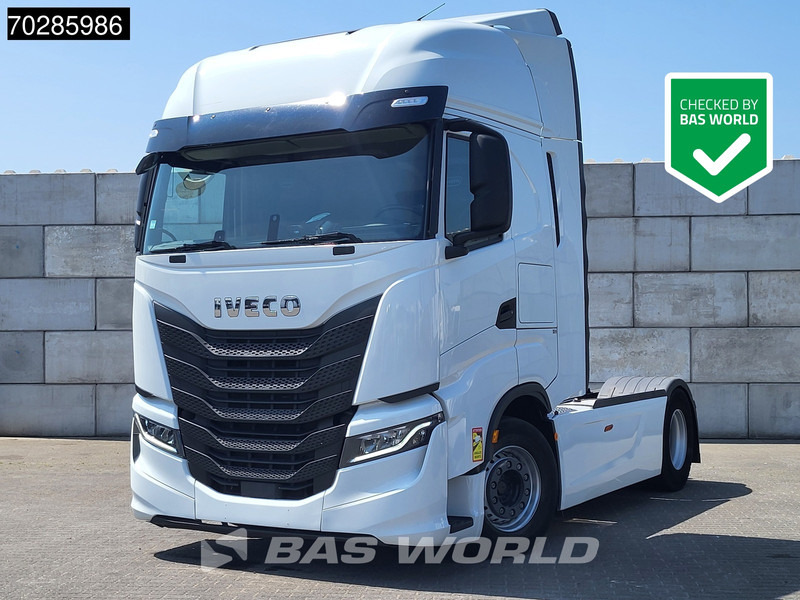 Iveco S-Way 490 4X2 Retarder Standklima 2xTanks Navi ACC LED Euro 6 - Tracteur routier: photos 1 Iveco S-Way 490 4X2 Retarder Standklima 2xTanks Navi ACC LED Euro 6 - Tracteur routier: photos 1