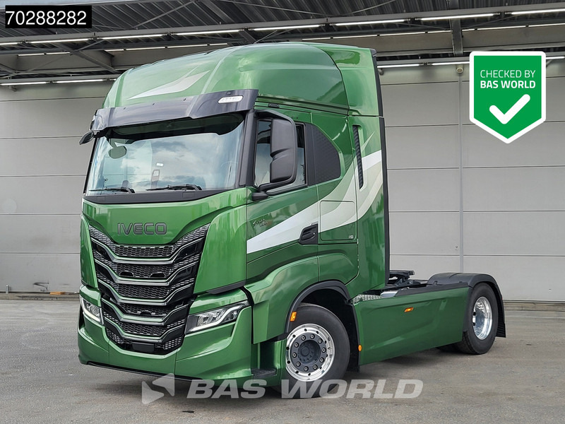 Iveco S-Way 500 4X2 2024! 2x Tanks Standklima ADR Alcoa's ACC Euro 6 - Tracteur routier: photos 1 Iveco S-Way 500 4X2 2024! 2x Tanks Standklima ADR Alcoa's ACC Euro 6 - Tracteur routier: photos 1