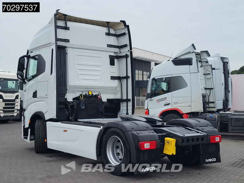 Iveco S-Way 580 4X2 NEW! 2x Tanks Standklima Navi ACC LED Euro 6 - Tracteur routier: photos 2 Iveco S-Way 580 4X2 NEW! 2x Tanks Standklima Navi ACC LED Euro 6 - Tracteur routier: photos 2