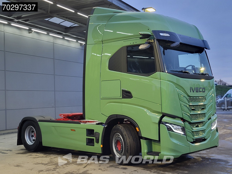 Iveco S-Way 580 4X2 NEW! LED Standklima ACC Navi Euro 6 - Tracteur routier: photos 3 Iveco S-Way 580 4X2 NEW! LED Standklima ACC Navi Euro 6 - Tracteur routier: photos 3