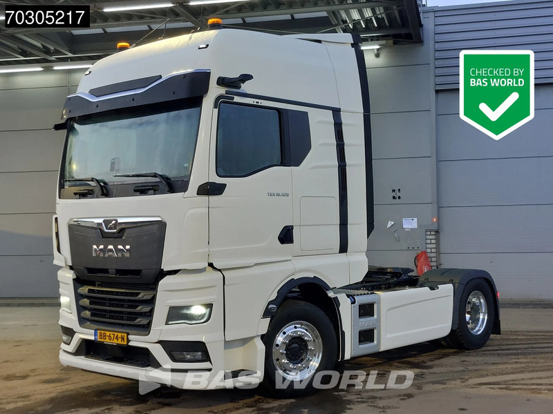 MAN TGX 18.520 4X2 NEW! GX Retarder 2x Tanks Alcoa Standklima MirrorCam Navi LED - Tracteur routier: photos 1 MAN TGX 18.520 4X2 NEW! GX Retarder 2x Tanks Alcoa Standklima MirrorCam Navi LED - Tracteur routier: photos 1