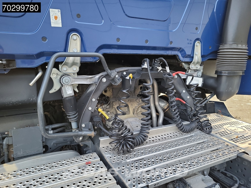 Mercedes-Benz Actros 1851 4X2 BigSpace Retarder 2x Tanks Full-Air Standklima - Tracteur routier: photos 5 Mercedes-Benz Actros 1851 4X2 BigSpace Retarder 2x Tanks Full-Air Standklima - Tracteur routier: photos 5