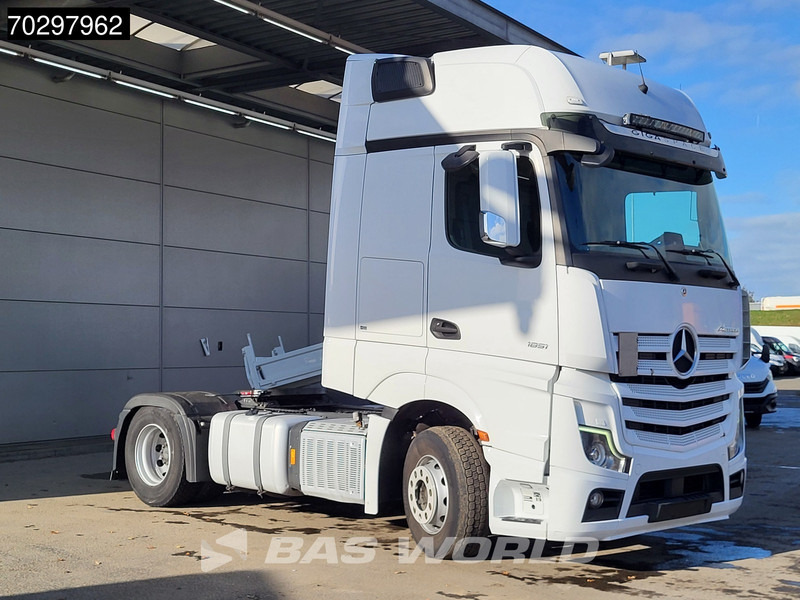 Mercedes-Benz Actros 1851 Actros 4X2 GigaSpace ADR 2xTanks Xenon Euro 6 - Tracteur routier: photos 3 Mercedes-Benz Actros 1851 Actros 4X2 GigaSpace ADR 2xTanks Xenon Euro 6 - Tracteur routier: photos 3