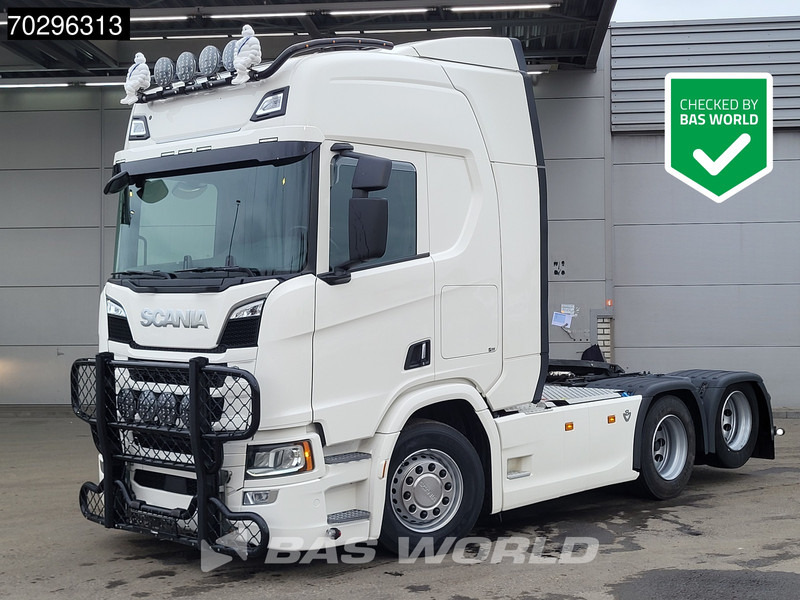 Scania R590 6X2 WB315! Retarder Full-Air 2xTanks Leather ACC Navi LED Euro 6 - Tracteur routier: photos 1 Scania R590 6X2 WB315! Retarder Full-Air 2xTanks Leather ACC Navi LED Euro 6 - Tracteur routier: photos 1
